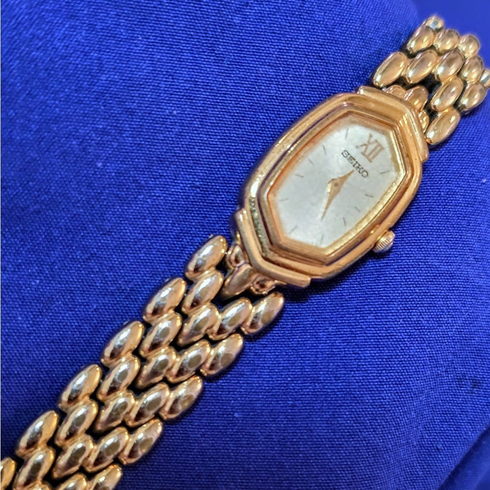 Seiko Gold Tone Vintage Classic Slim Mininalist Womens Watch
